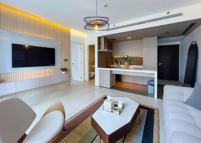 Modern 1Br Panoramic View, West Avenue