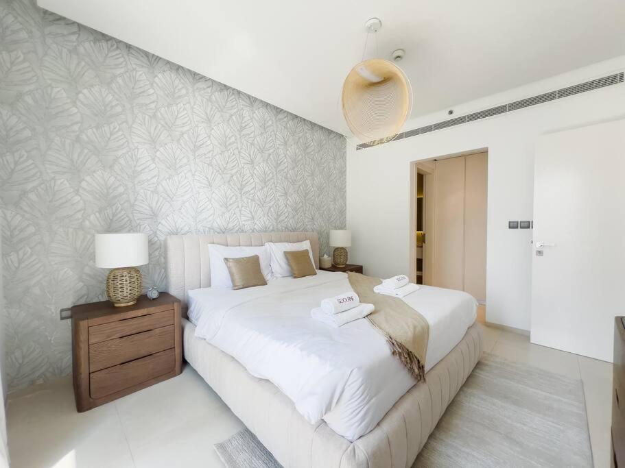Modern 1br Panoramic View, West Avenue * دبي